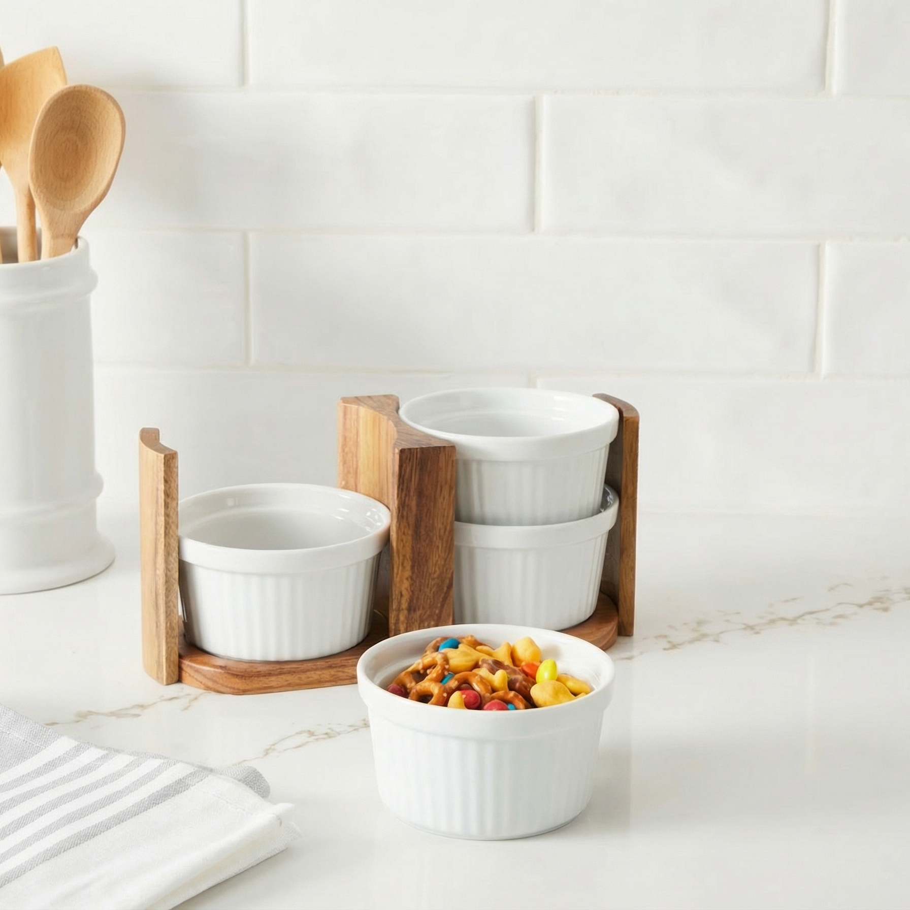 Ramekin Set and Acacia Stand (4 ct)